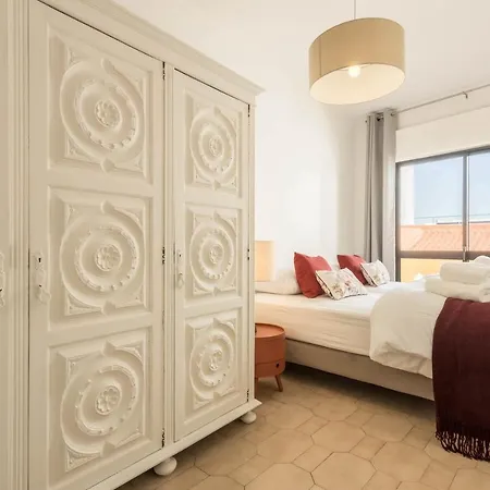 Stories 3 Bedroom Apt