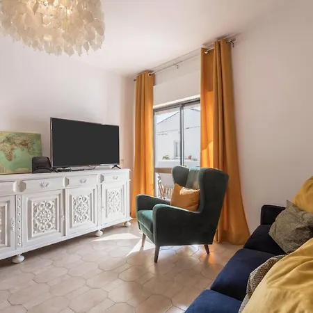 Stories 3 Bedroom Apt