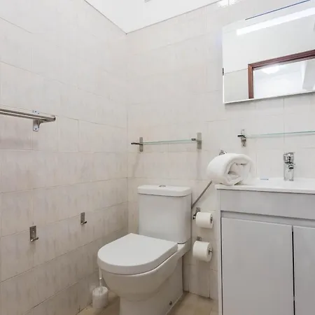 Stories 3 Bedroom Apt *